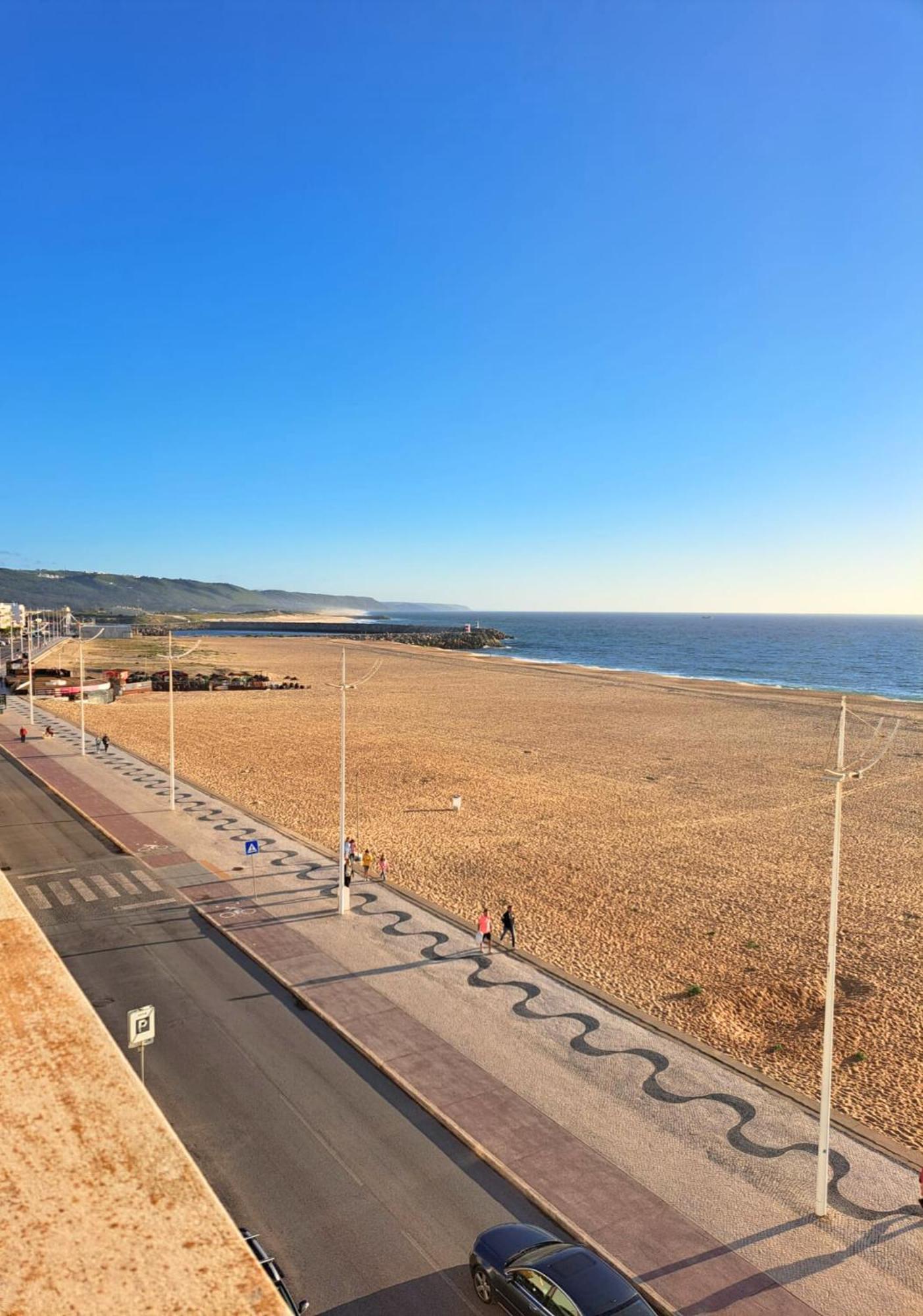 Sunset Terrace - Beachfront Apartment With Private Parking Nazaré Exterior foto