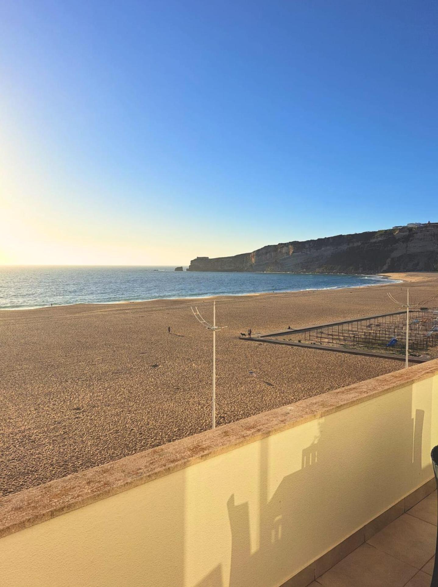 Sunset Terrace - Beachfront Apartment With Private Parking Nazaré Exterior foto