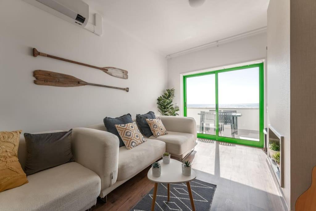Sunset Terrace - Beachfront Apartment With Private Parking Nazaré Exterior foto